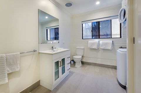Allambi Holiday Apartments - Surfers Paradise Gold Coast 35