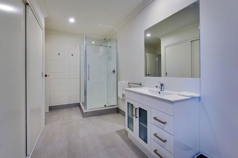 Allambi Holiday Apartments - Surfers Paradise Gold Coast 37