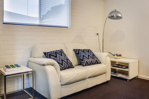 Allambi Holiday Apartments - Surfers Paradise Gold Coast 38