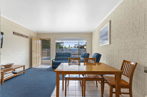 Allambi Holiday Apartments - Surfers Paradise Gold Coast 12