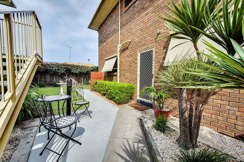 Allambi Holiday Apartments - Surfers Paradise Gold Coast 25