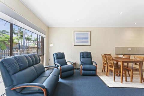 Allambi Holiday Apartments - Surfers Paradise Gold Coast 3