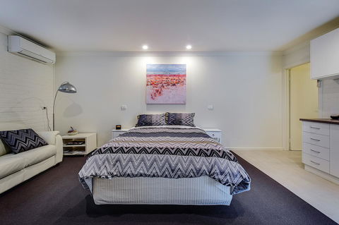 Allambi Holiday Apartments - Surfers Paradise Gold Coast 42