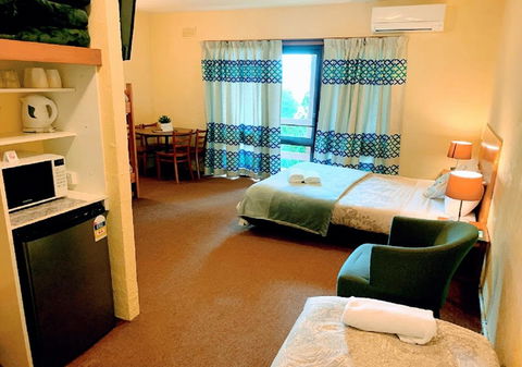 Mountain Creek Motel Bar & Restaurant - Surfers Paradise Gold Coast 7