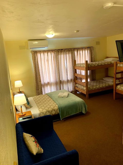 Mountain Creek Motel Bar & Restaurant - Surfers Paradise Gold Coast 44