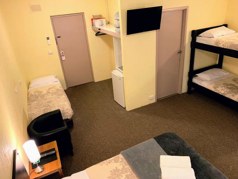 Mountain Creek Motel Bar & Restaurant - Surfers Paradise Gold Coast 37