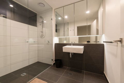 Doncaster Private Collection 2 Bed Townhouse@Pearl - Surfers Paradise Gold Coast 9