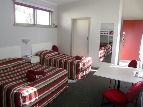 The Highlander Motel - 24HR Check In - Surfers Paradise Gold Coast 25