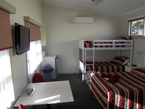 The Highlander Motel - 24HR Check In - Surfers Paradise Gold Coast 21