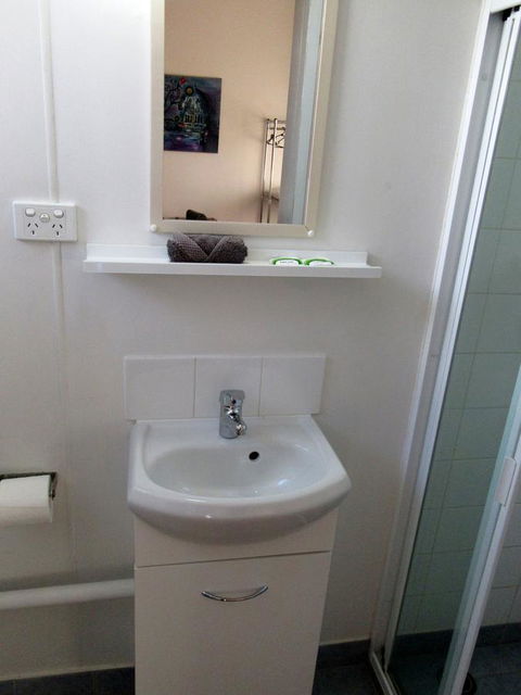 The Highlander Motel - 24HR Check In - Surfers Paradise Gold Coast 20