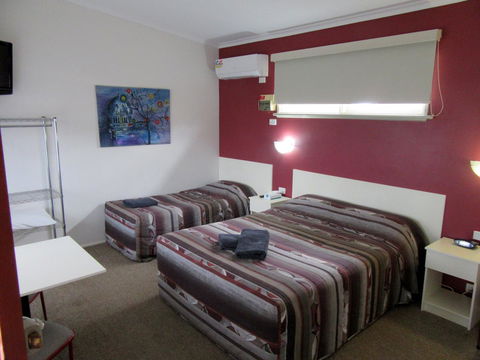 The Highlander Motel - 24HR Check In - Surfers Paradise Gold Coast 3