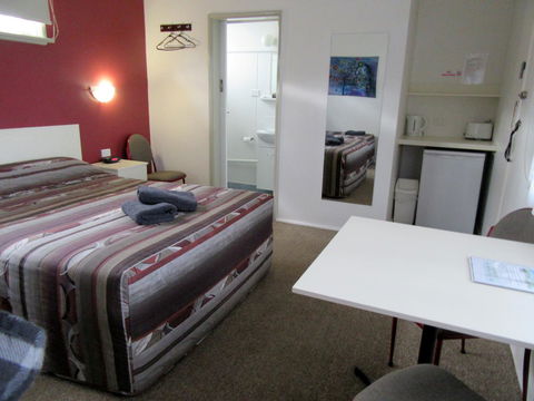 The Highlander Motel - 24HR Check In - Surfers Paradise Gold Coast 1