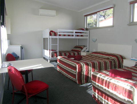 The Highlander Motel - 24HR Check In - Surfers Paradise Gold Coast 18