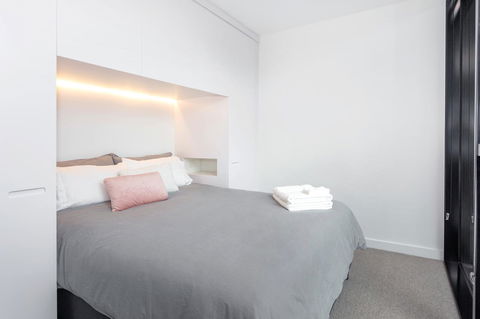 Modern Apartment In The Heart Of St Kilda - Surfers Paradise Gold Coast 11