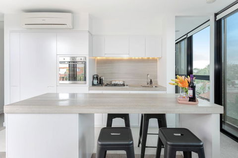 Modern Apartment In The Heart Of St Kilda - Surfers Paradise Gold Coast 0