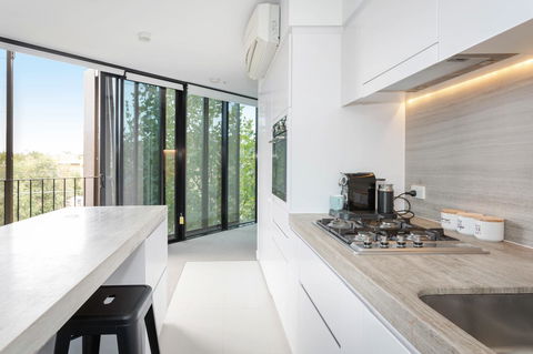 Modern Apartment In The Heart Of St Kilda - Surfers Paradise Gold Coast 6