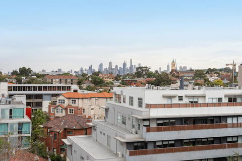 Modern Apartment In The Heart Of St Kilda - Surfers Paradise Gold Coast 21