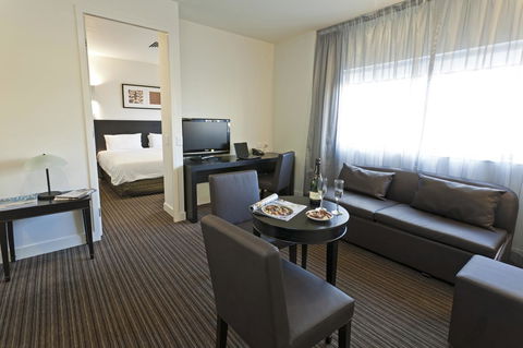 Causeway 353 Hotel - Surfers Paradise Gold Coast 10