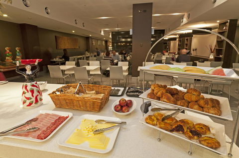 Causeway 353 Hotel - Surfers Paradise Gold Coast 16