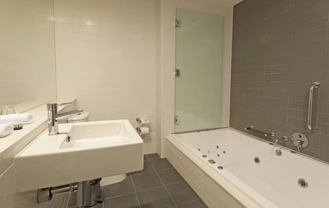 Causeway 353 Hotel - Surfers Paradise Gold Coast 29