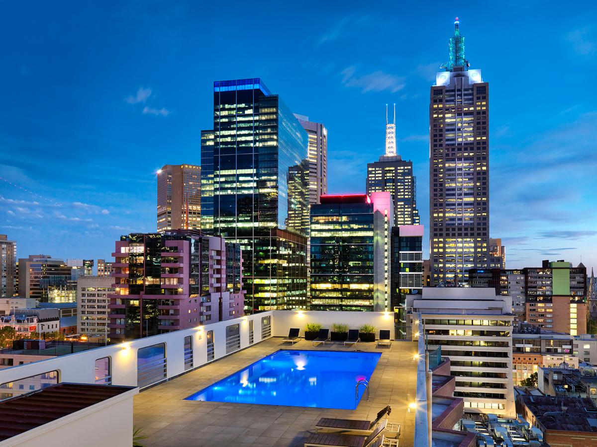 Melbourne VIC Surfers Paradise Gold Coast