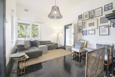 The Gardener's Cottage - Surfers Paradise Gold Coast 1