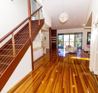 The Holiday House - Surfers Paradise Gold Coast