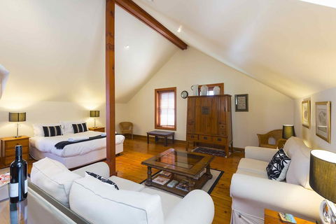 The Mews Studio - Surfers Paradise Gold Coast 2