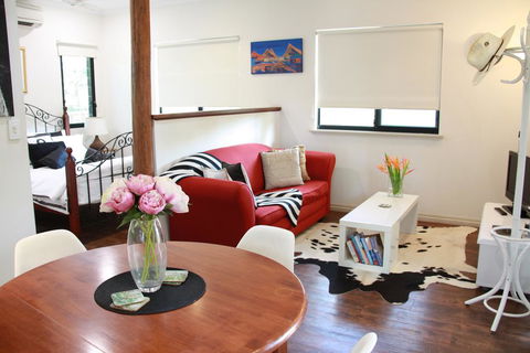 The Quarters Self Contained Bungalow - Surfers Paradise Gold Coast 2