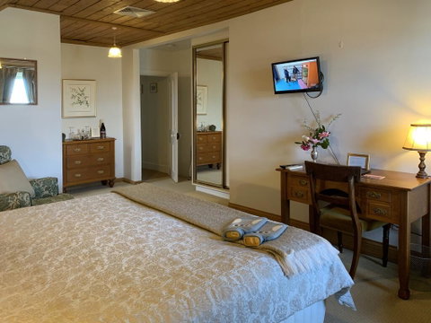 The Racecourse Inn - Surfers Paradise Gold Coast 1