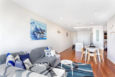 The Shoal Apartments, Unit 504/4-8 Bullecourt Street - Surfers Paradise Gold Coast 2