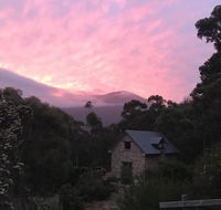 The Stone Cottage with tennis court - Surfers Paradise Gold Coast