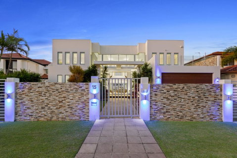 The White House GC Waterfront Home Cinema Jacuzzi Heated Pool - Surfers Paradise Gold Coast 0