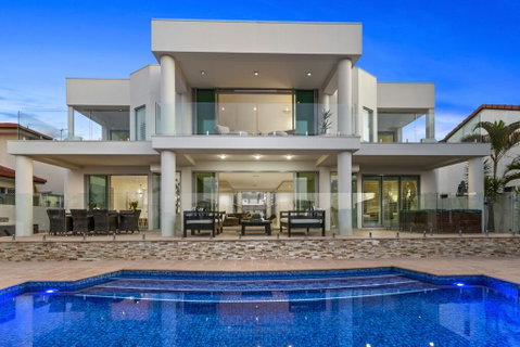 The White House GC Waterfront Home Cinema Jacuzzi Heated Pool - Surfers Paradise Gold Coast 2