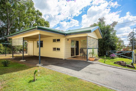 Tiaro Tourist Stopover - Surfers Paradise Gold Coast 1