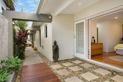 Toby's Beach House - Surfers Paradise Gold Coast 1