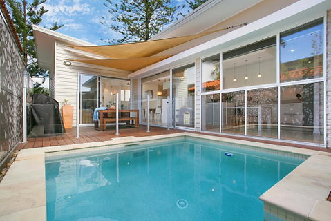Toby's Beach House - Surfers Paradise Gold Coast 0