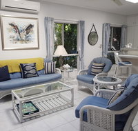 Trinity Beach POOLSIDE Apartment - Surfers Paradise Gold Coast