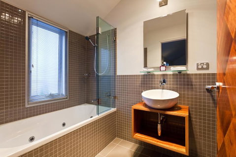TWOFOURTWO Boutique Apartments - Surfers Paradise Gold Coast 2