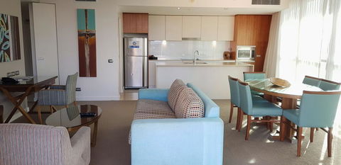 U212 Elston Grandsurf Resort - Surfers Paradise Gold Coast 2