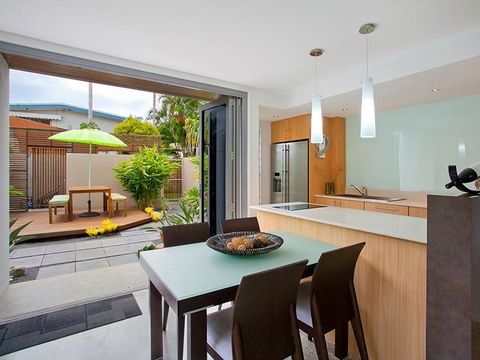 U3/27 Noosa Parade, Noosa Sound - Surfers Paradise Gold Coast 1