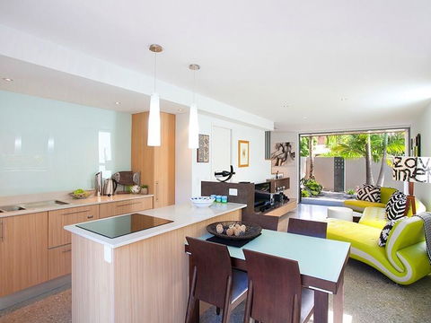 U3/27 Noosa Parade, Noosa Sound - Surfers Paradise Gold Coast 3