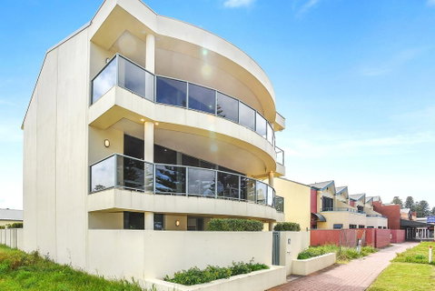 Ultimate Esplanade - 3 Storey Experience - WiFi - Surfers Paradise Gold Coast 3