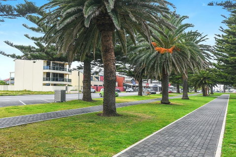 Ultimate Esplanade - 3 Storey Experience - WiFi - Surfers Paradise Gold Coast 2