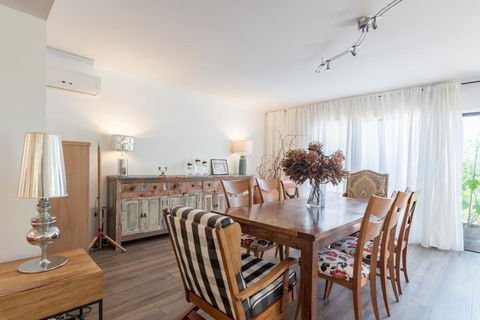 ULTRA SPACIOUS STYLISH HOME IN PRESTONS - SYDNEY - Surfers Paradise Gold Coast 1
