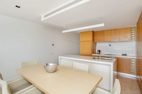 Unit 101 Plantation Resort - Rainbow Beach, Plantation Resort, Second Floor, Aircon, Pool, Spa - Surfers Paradise Gold Coast 2