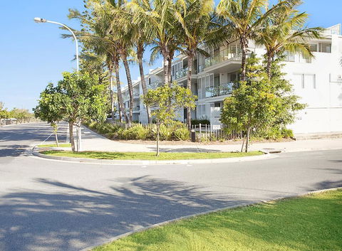 Unit 101 Plantation Resort - Rainbow Beach, Plantation Resort, Second Floor, Aircon, Pool, Spa - Surfers Paradise Gold Coast 0