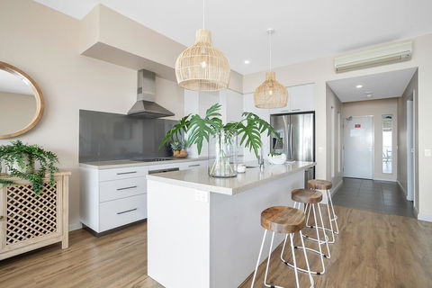 UNIT 35 Whitsundays - Surfers Paradise Gold Coast 2