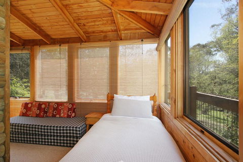 Until - Country Garden Setting - Surfers Paradise Gold Coast 2