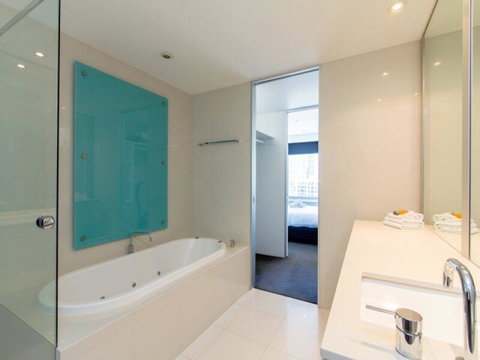 Upmarket Resort At Beach Surfers Paradise URGC - Surfers Paradise Gold Coast 1